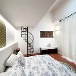 Duomo Terrace * نابولي